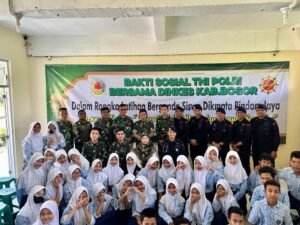 Peduli Terhadap Sesama, Rindam Jaya Gelar Bakti Sosial Bersama Polri Saat Latihan Berganda Dikmata TNI AD