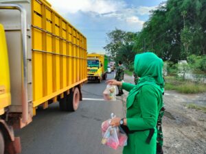 Ramadhan Ladang Amal dan Pahala Dandim 0426/TB Berbagi Takjil Gratis