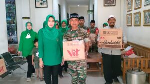 Kebersamaan Ramadhan, Koramil 0509-06/Setu Berbagi Takjil Kepada Warga