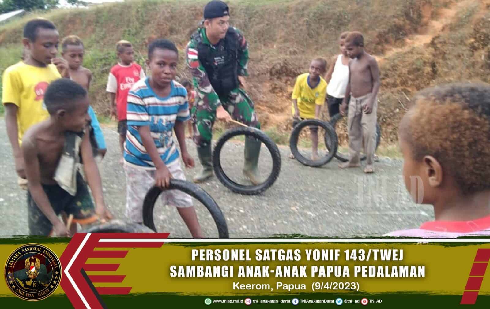 Hadirkan Keceriaan, Satgas Yonif 143/TWEJ Sambangi Anak – Anak Di Pedalaman Papua