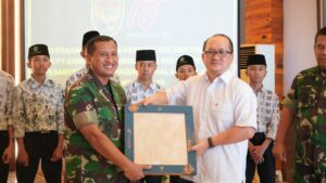 Pangdam II/Swj, Salurkan Bantuan Keramik ke Ponpes Al-Ittifaqiah Indralaya