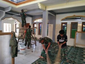 115 Koramil Serentak Bersihkan 115 Masjid di Priangan Timur Wilayah Korem 062/TN