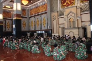 Sinergitas TNI POLRI Laksanakan Iktikaf, Sholat Zuhur Berjamaah