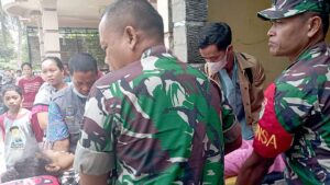 Danramil 0602-20/Pamarayan dan Babinsa Bantu Evakuasi Penderita Kanker Payudara ke Rumah Sakit