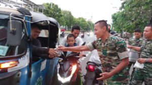 Jumat Berkah, STHM Berbagi Takjil Ramadhan