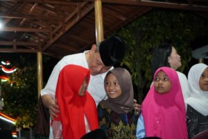 Berbagi Kasih di Bulan Ramadhan, Danrem 162/WB Undang Puluhan Anak Yatim di Kediamannya