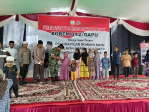 Korem 042/Gapun Salurkan Bansos Kepada 1178 Aanak Yatim di Tanjab Barat