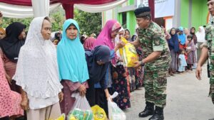 Korem 042/Gapun Salurkan Bansos Kepada 1178 Aanak Yatim di Tanjab Barat