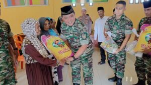Korem 042/Gapun Salurkan Bansos Kepada 1178 Aanak Yatim di Tanjab Barat