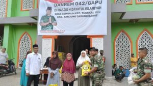 Korem 042/Gapun Salurkan Bansos Kepada 1178 Aanak Yatim di Tanjab Barat