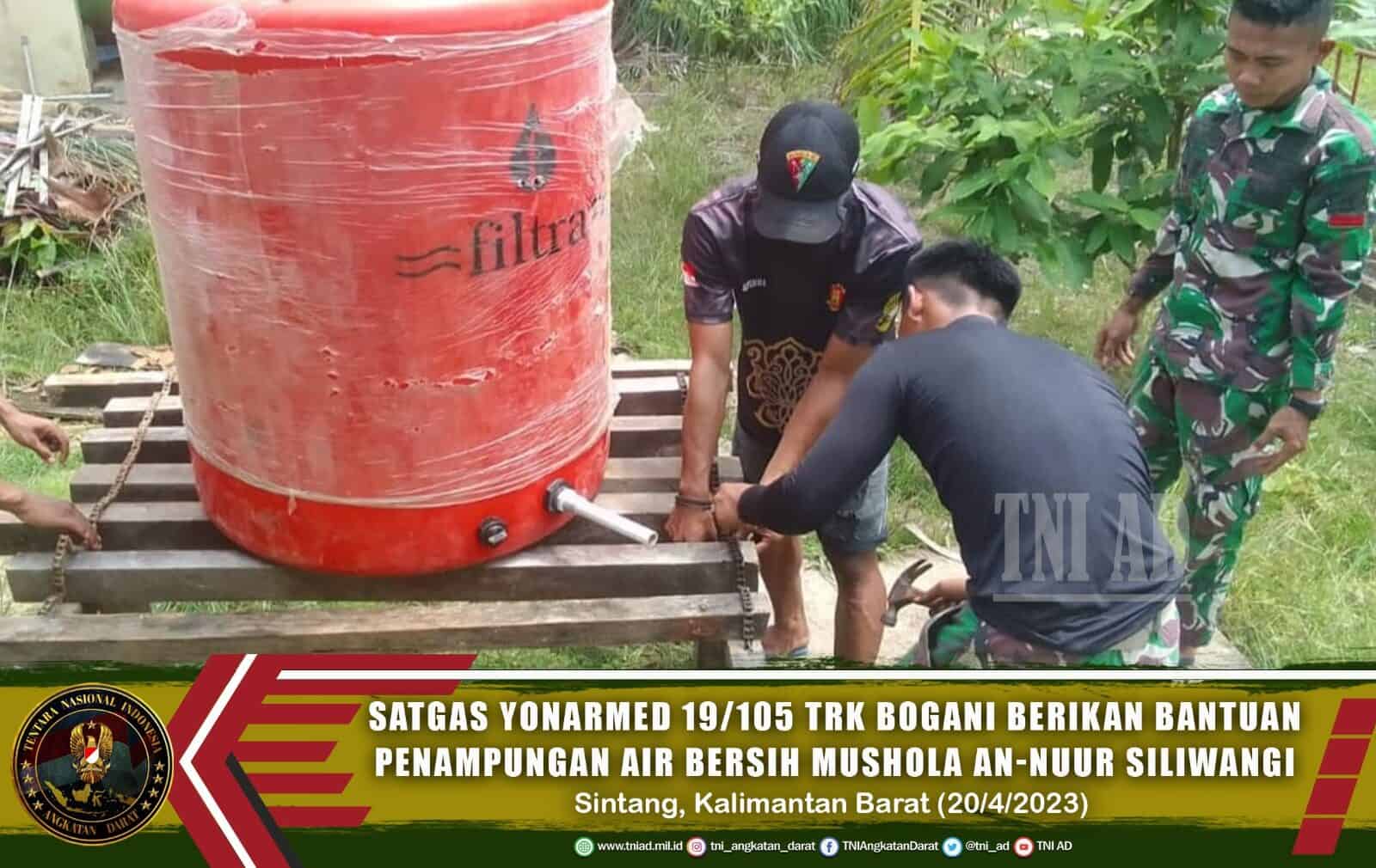 Satgas Yonarmed 19/105 Trk Bogani Berikan Bantuan Penampungan Air Bersih Mushola An-Nuur Siliwangi