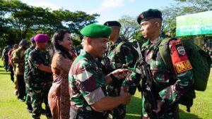 Pangdam Kasuari Pimpin Upacara Purna Tugas Satgas Pamtas Yonif 136/TS