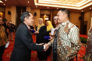 Jenderal TNI Dr. Dudung Abdurachman Sandang Predikat Lulusan Terbaik Program Doktor FEB Universitas Trisakti