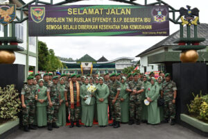 Prajurit Korem 043/Gatam Bersama Forkopimda Laksanakan Tradisi Pelepasan Brigjen TNI Ruslan Effendy, S.I.P