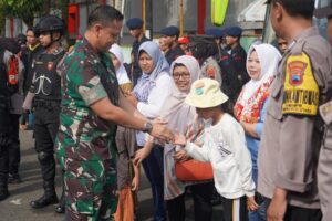 Danrem 071/ Wijayakusuma Dampingi Kapolda Jateng Lepas Keberangkatan Mudik Balik Gratis Dari Purwokerto