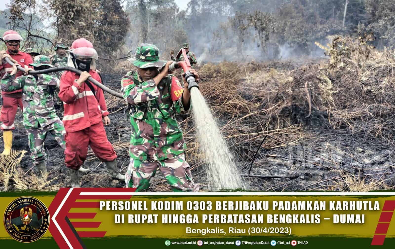 Personel Kodim 0303 Berjibaku Padamkan Karhutla di Rupat Hingga Perbatasan Bengkalis – Dumai