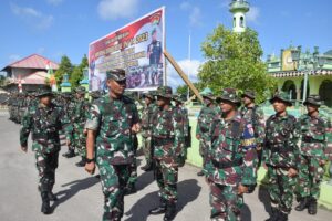 Buka Opster TNI, Danrem 151/Binaiya Tanam Pohon Mangrove