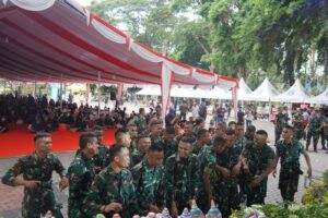 Penuh Keakraban, Danrem 064/MY Hibur Masyarakat Adat Baduy