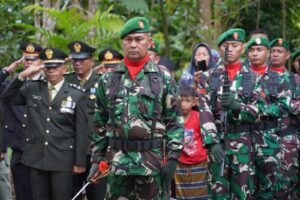 Danrem 102/Pjg Brigjen TNI Bayu Permana Memimpin Langsung Prosesi Pemakaman Jenazah Anggota Yonif Raider 631/Antang