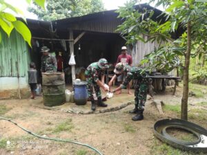 Indahnya Kebersamaan, Satgas Yonif RK 744/SYB Masuk Dapur Warga di Perbatasan