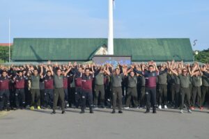 Pangdam IM dan Kapolda Bersama Prajurit TNI-Polri Kompak Olah raga dan Halal Bihalal di Lapangan Blang Padang