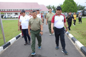 Pangdam I/BB dan Kapolda Sumut Bersama Prajurit TNI-Polri Kompak Olah Raga dan Halal Bihalal di Lapangan Mapolda Sumut