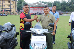 Pangdam I/BB dan Kapolda Sumut Bersama Prajurit TNI-Polri Kompak Olah Raga dan Halal Bihalal di Lapangan Mapolda Sumut