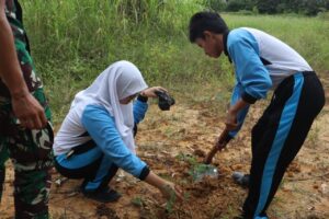 Kodim 1013/Muara Teweh Bersama CSR PT. Pamapersada Nusantara Gelar Pembinaan Lingkungan Hidup Program Penghijauan Penanaman Pohon Ta. 2023