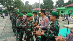 Kompak, TNI-Polri Gaungkan Lagu Sinergitas TNI-Polri Di Kodim 0604 Karawang