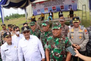 Pilkades Serentak di Bangkalan Ditinjau Pangdam V/Brawijaya dan Danrem 084/BJ