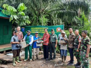 Dandim 1015/Sampit Serahkan Kunci Rumah Hasil Karya Bhakti TNI TA. 2023