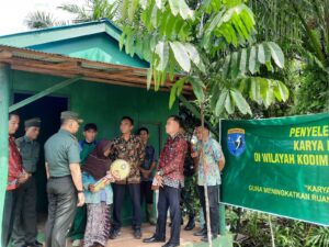 Dandim 1015/Sampit Serahkan Kunci Rumah Hasil Karya Bhakti TNI TA. 2023