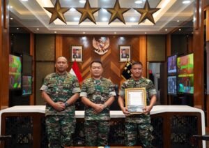 Kasad Beri Penghargaan Prajurit TNI AD Juara Dunia Kempo