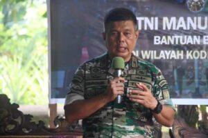 Danrem 142/Tatag Serahkan Bantuan Kasad Mesin dan Instalasi TNI AD Manunggal Air di Dusun Sepang