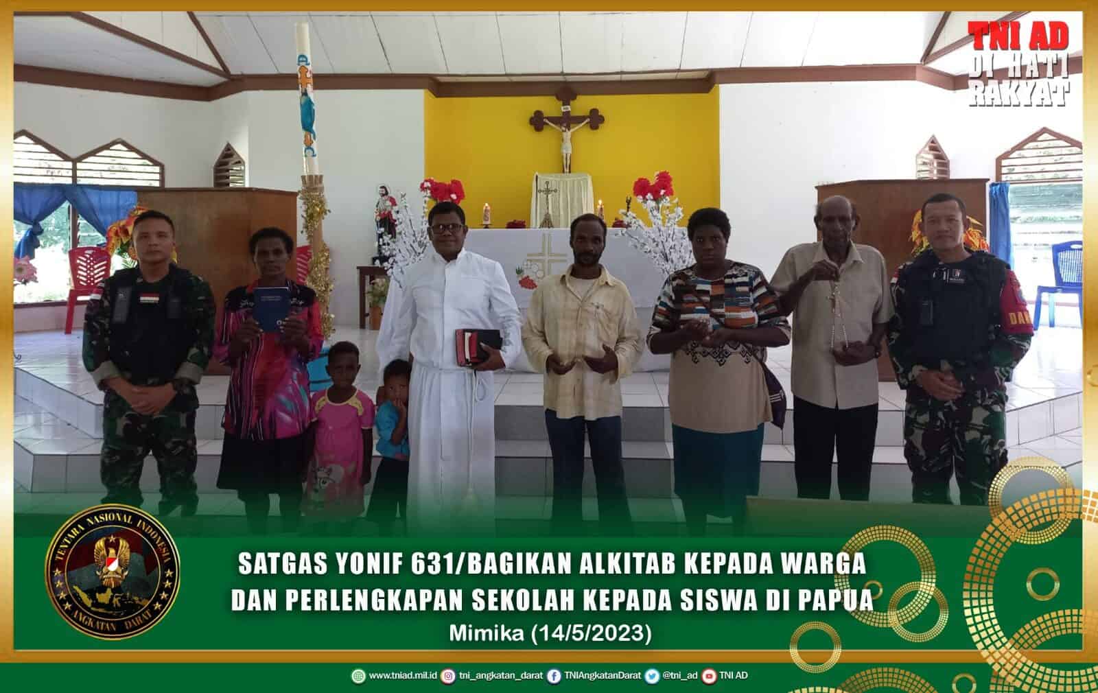 Cinta Kasih Satgas TNI Bagikan Alkitab kepada Warga dan Perlengkapan Sekolah Kepada Siswa di Papua