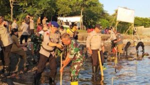 Penanaman Mangrove Nasional, Dandim dan Kapolres Buleleng Laksanakan di Pantai Pemuteran