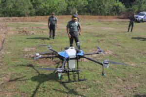 Pangdam IM Uji Drone Spraying Type EFT E16 20 Liter Untuk Tingkatkan Produktivitas Petani