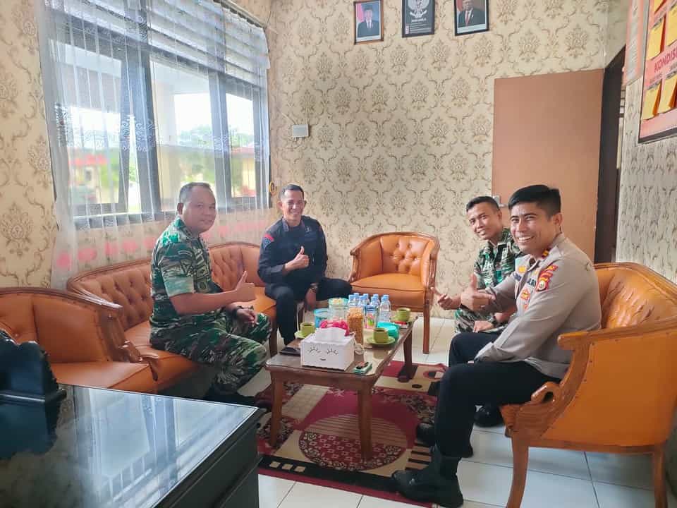 Jalin Sinergitas Danyonif 144/JY dan Danki Brimob Silaturahmi ke Polsek Curup