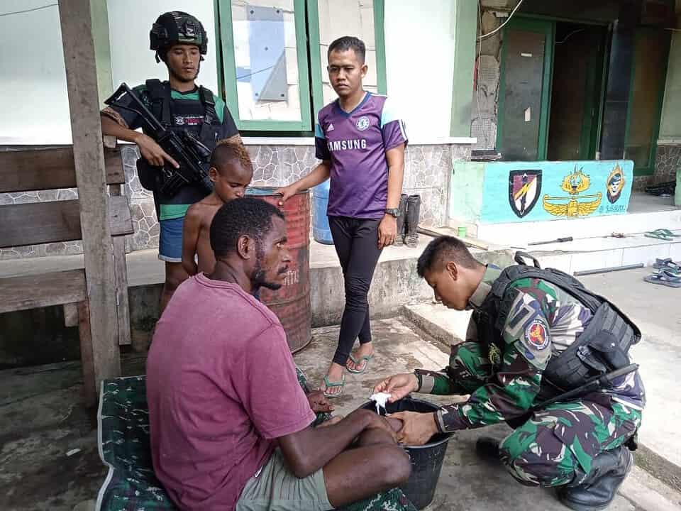 Faskes Belum Memadai, Masyarakat Kampung Kekey Berobat di Pos Satgas Yonif Raider 200/BN