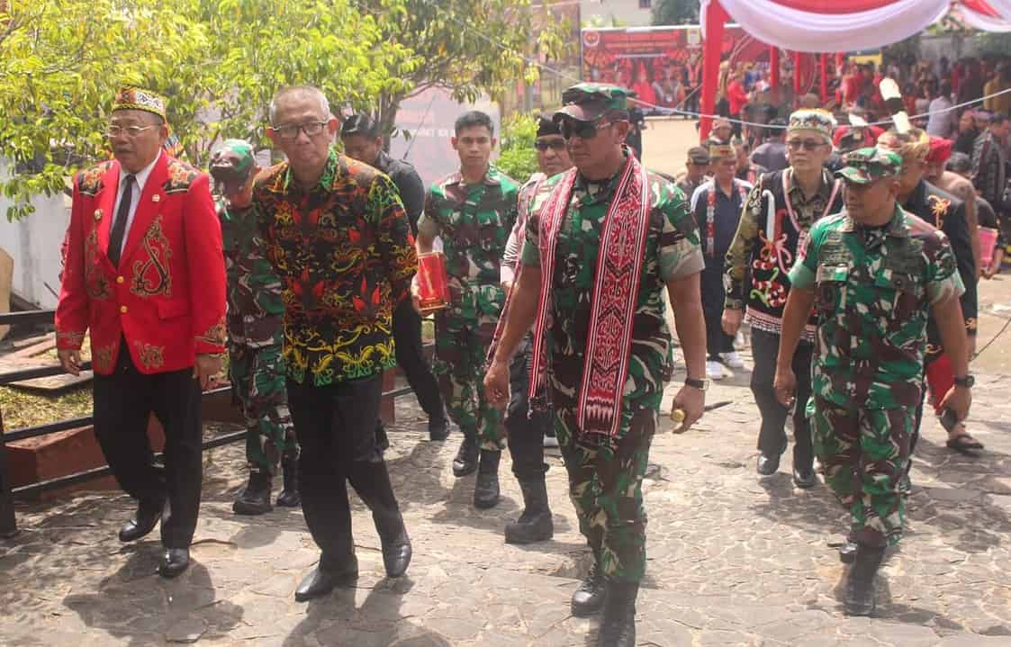 Pangdam XII/Tpr Hadiri Pembukaan Pekan Gawai Dayak ke-37 Kalimantan Barat