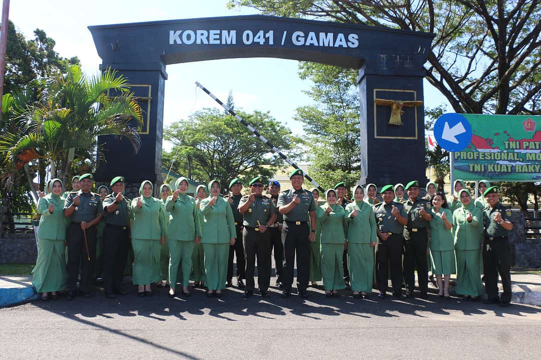 Rasa Haru Mengiringi Keberangkatan Brigjen TNI Dr. A. Budi Handoyo,M. Tr ( Han)