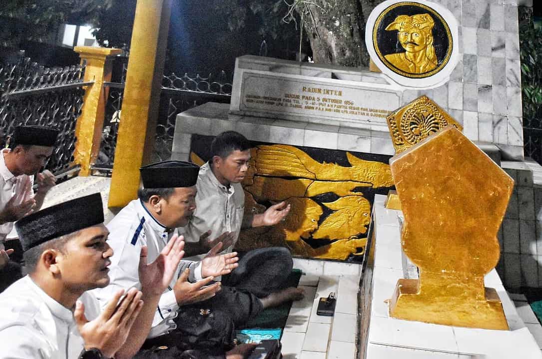 Danrem 043/Gatam Ziaràh Ke Makam Pahlawan Raden Inten II