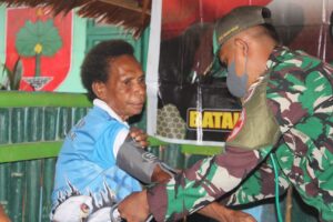 Pelayanan Kesehatan dari Satgas Pamtas Yonif 725/Woroagi untuk Masyarakat di Tapal Batas Papua