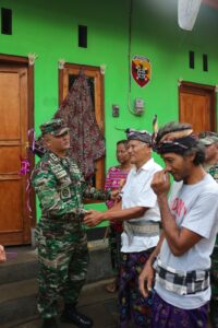 Dandim 1619/Tabanan Kembali Serahkan Kunci Rumah Hasil Rehab RTLH