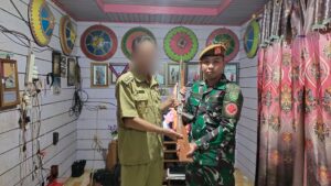 Pendekatan Humanis Satgas Yonarmed 5/Pancagiri, Warga Kampung Long Apari Serahkan 11 Pucuk Senjata Api Secara Sukarela