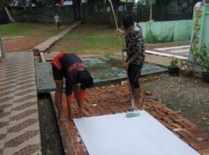 Jalin Kebersamaan, Satgas Pamtas RI-PNG Statis Yonif 511/DY Renovasi Masjid Dengan Warga Di Papua