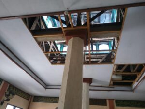 Jalin Kebersamaan, Satgas Pamtas RI-PNG Statis Yonif 511/DY Renovasi Masjid Dengan Warga Di Papua