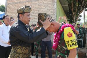 Ketua Tim Wasev TMMD Ke - 116 Lakukan Peninjauan Progres Pembangunan di Kavling Seraya Sambau