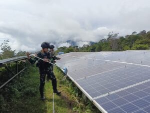 Satgas Yonif Raider 200/BN Upayakan Pasokan Listrik Aman Di Eragayam