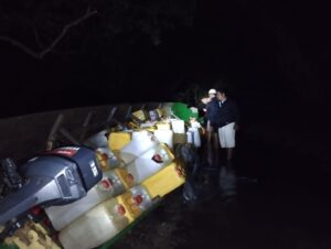 Satgas Yonif RK 744/SYB Gagalkan Penyelundupan 2400 Liter Minyak Tanah dan 1 unit Mesin Perahu Motor di Perbatasan